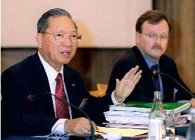 Cambodia aid forum closes with $560 mil. in pledges